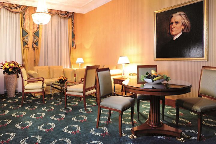 Room 14 of 74