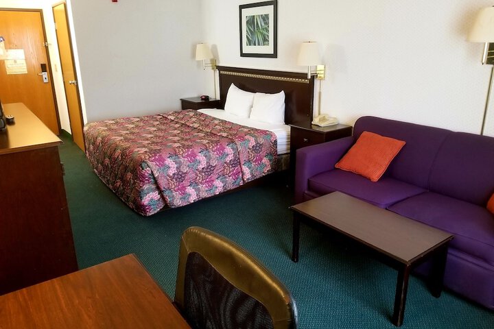 1 King Bed (2 of 16)