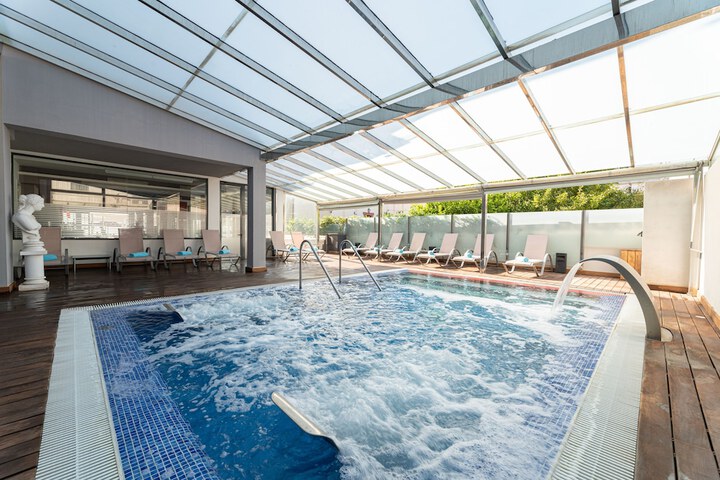 Pools & Facilities