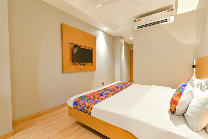 Room 13 of 32