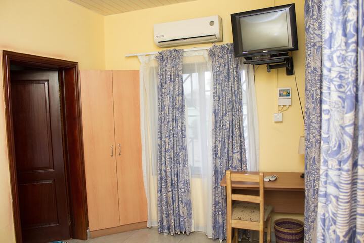 Room 10 of 26