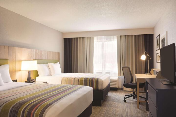 2 Queen Beds (3 of 5)