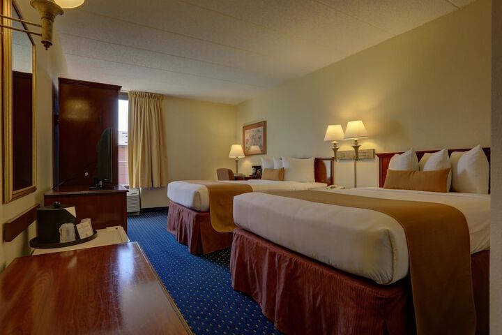 Double Accessible Queen Size Bed (3 of 8)