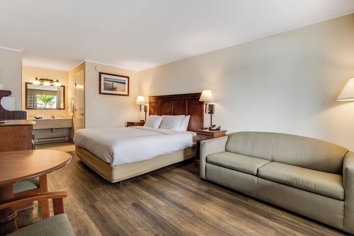 Room 4 of 18