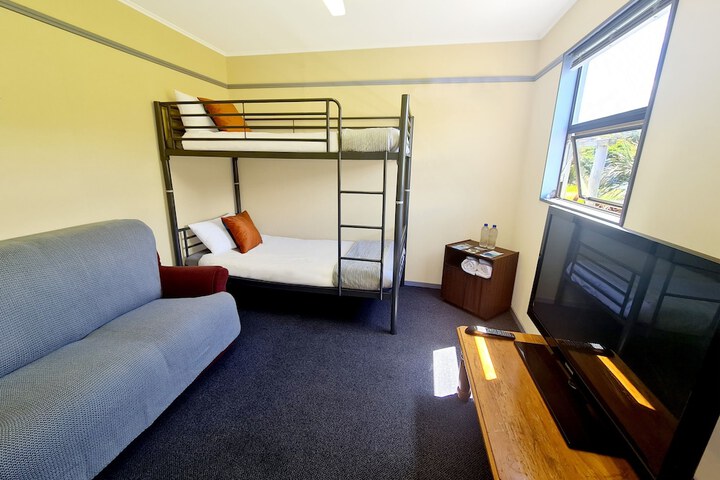 Room 18 of 28