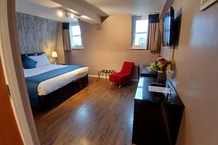 Room 55 of 182