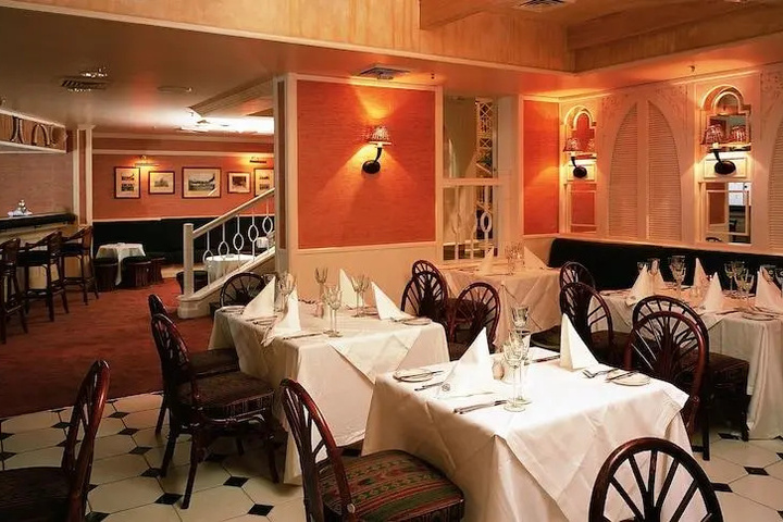 Dining 8 of 9