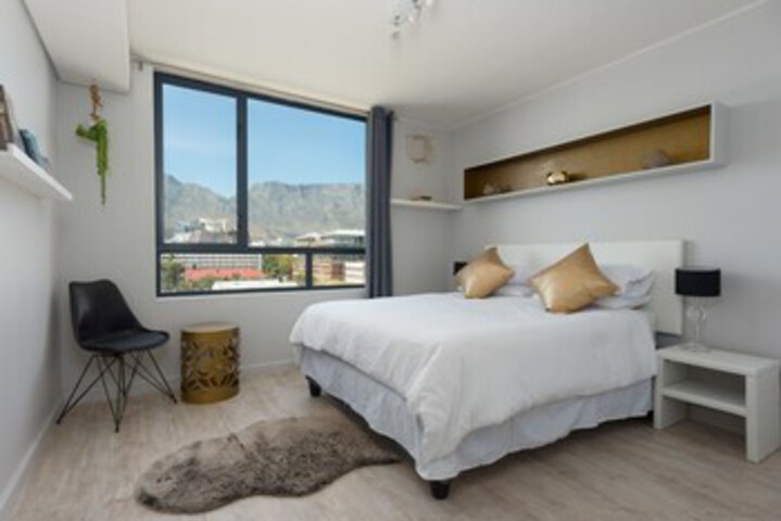 Room 6 of 16