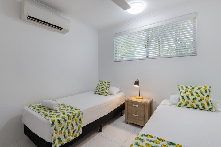 Room 10 of 103