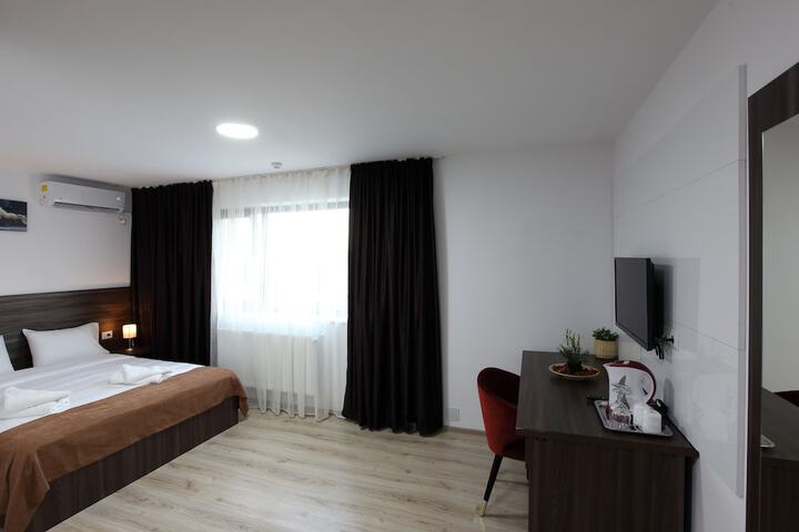 Room 3 of 43