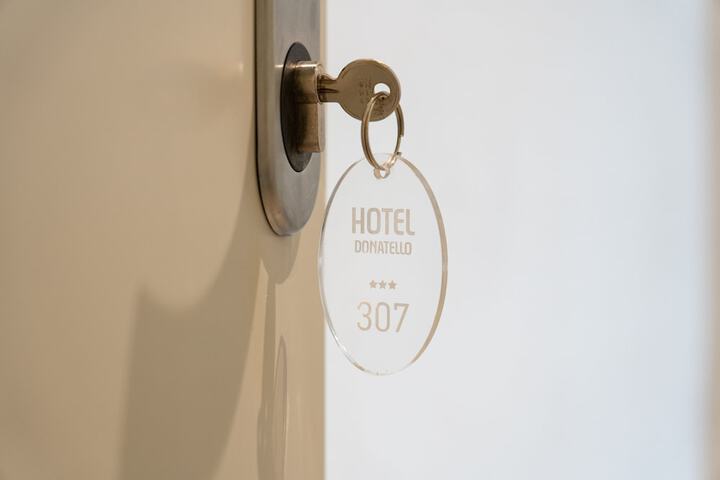 Room 28 of 62