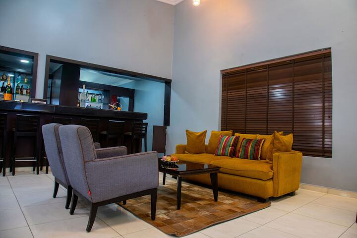 Lounge 46 of 54