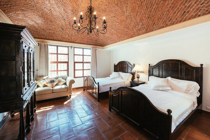 Room 4 of 24