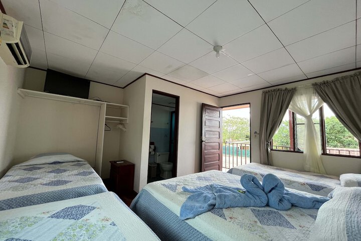 Room 6 of 9