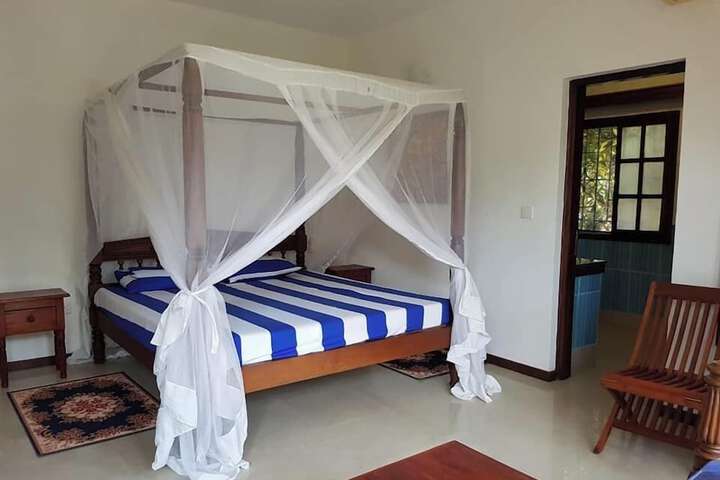 Room 4 of 34