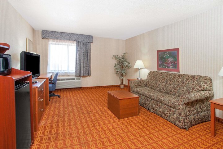 1 King Bed (1 of 10)