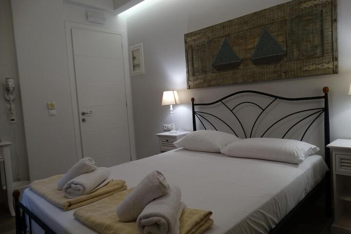 Room 10 of 43