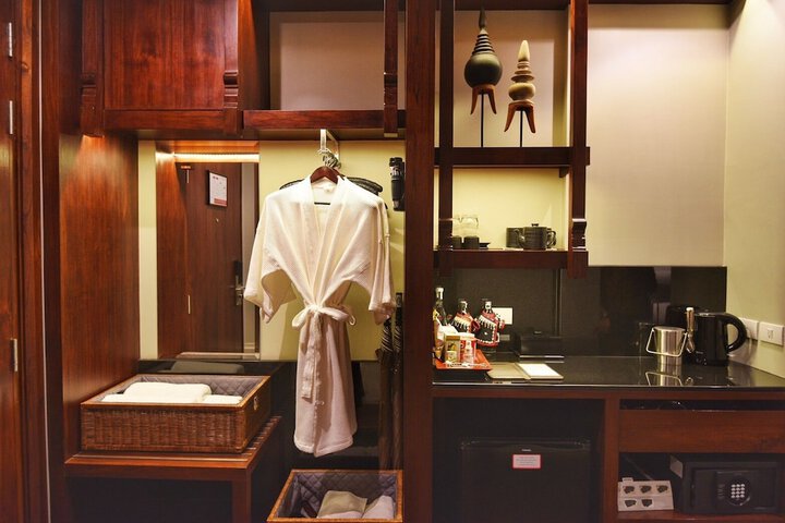 Room 33 of 142