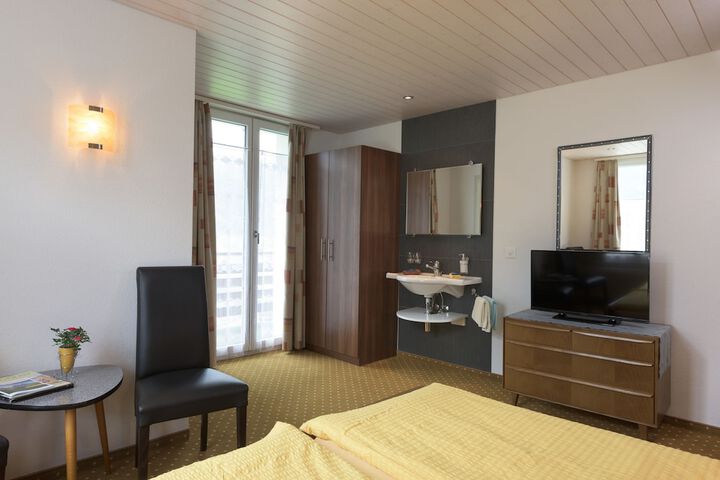 Room 103 of 120