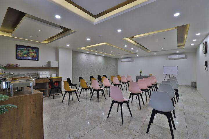 Ballroom/Hall 16 of 20