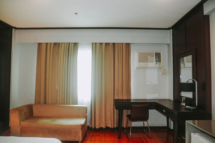 Room 10 of 26