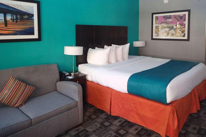 1 King Bed (2 of 8)
