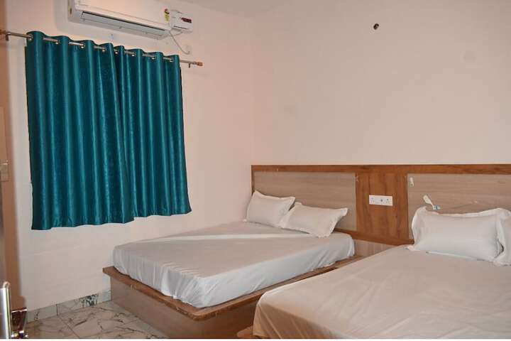 Room 5 of 11