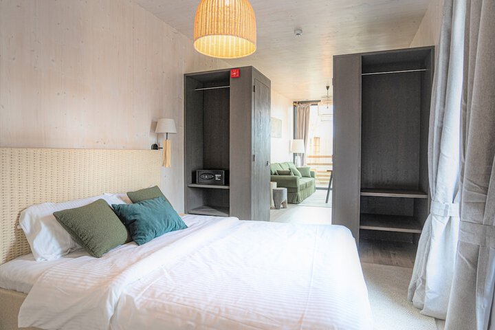 Room 4 of 30