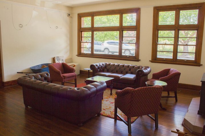 Lounge 40 of 47