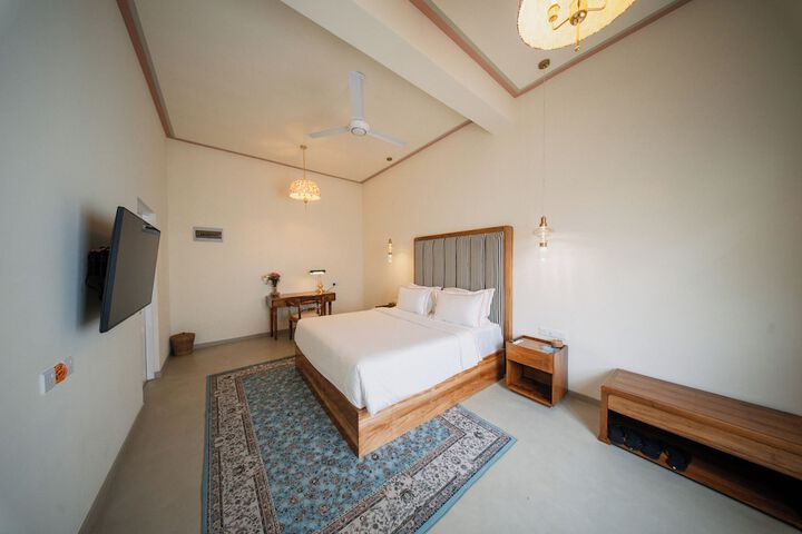 Room 5 of 37