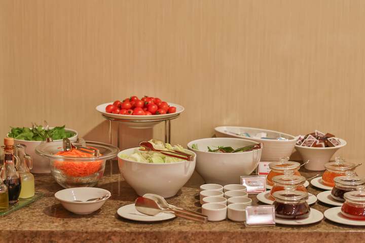 Breakfast/Coffee Service 82 of 133