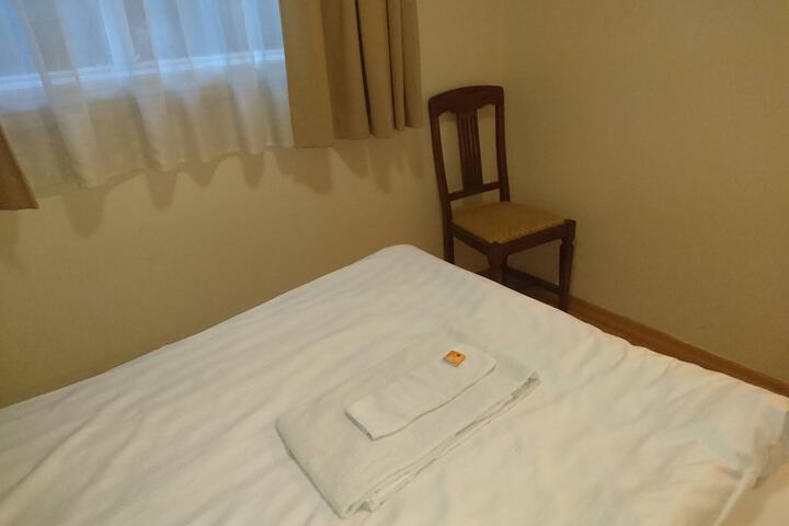Room 5 of 48