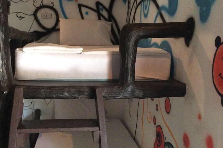 Room 14 of 33