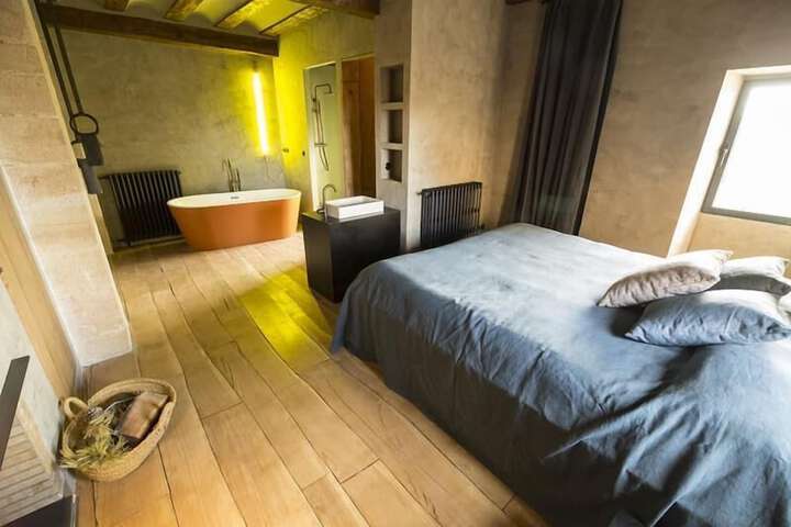Room 14 of 42