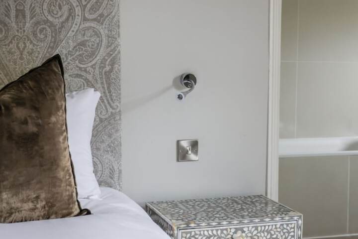 Room 3 of 69