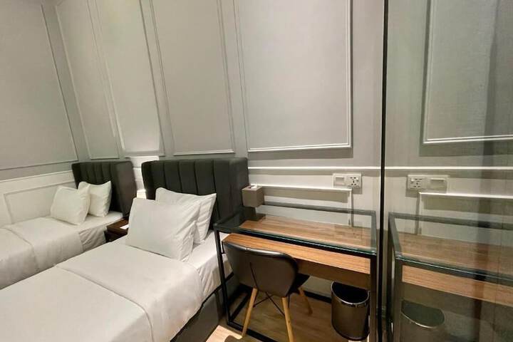 Room 6 of 40