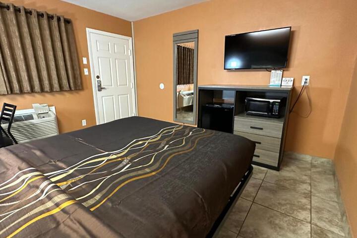 Basic Queen Bed (30 of 35)