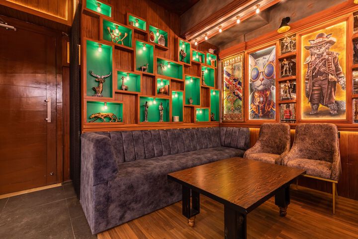 Lounge 44 of 62