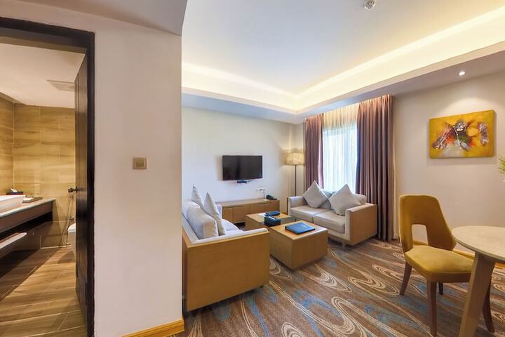 Room 18 of 102