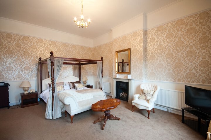 Room 4 of 35