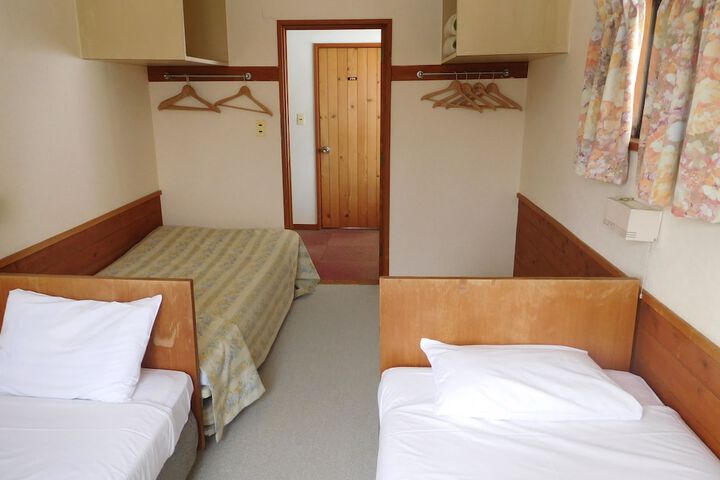 Room 6 of 68