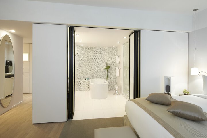 Room 6 of 87