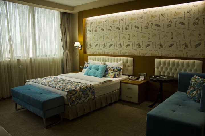 Room 12 of 38