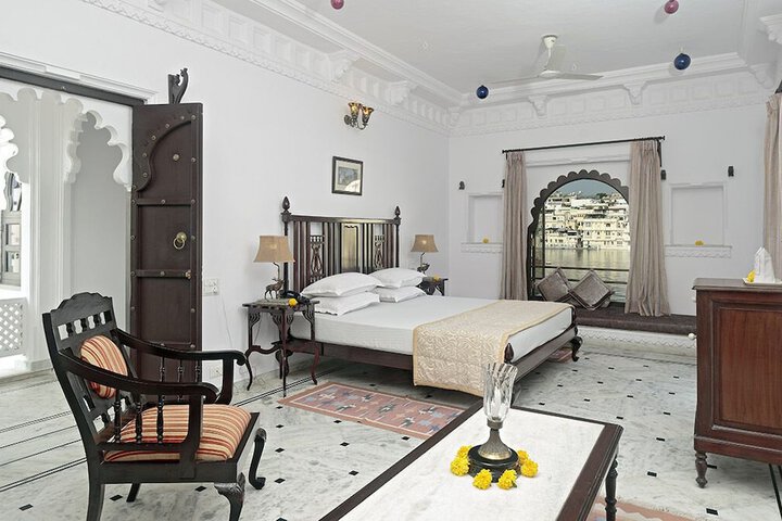 Room 3 of 34