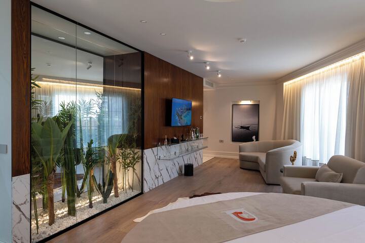 Room 32 of 128