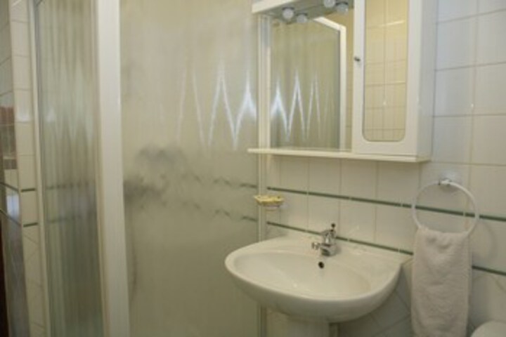 Room 6 of 40