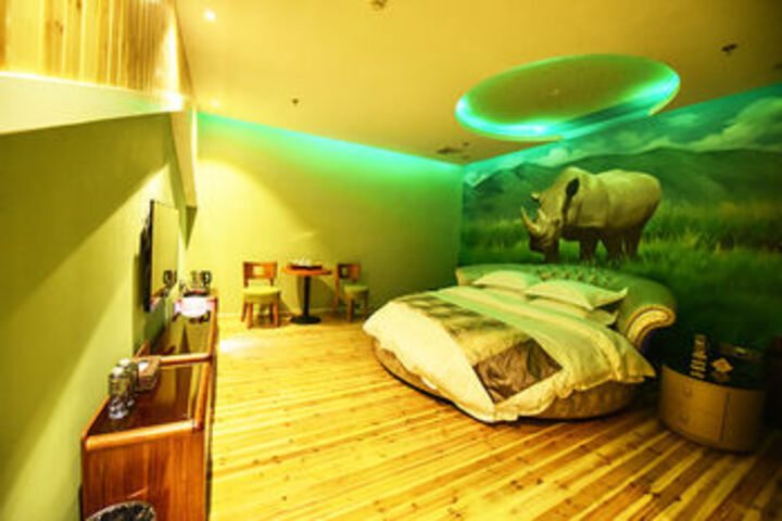Room 18 of 36