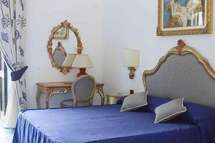 Room 2 of 99