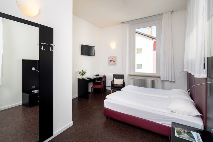 Room 10 of 45