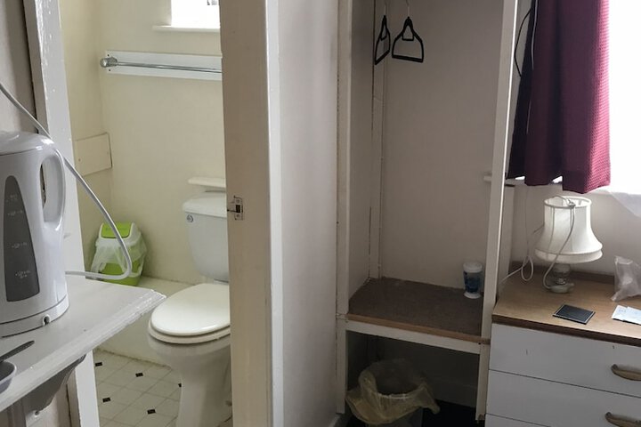 Room 42 of 48